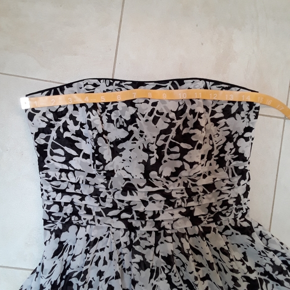 White House Black Market Strapless Dress - Picture 10 of 12